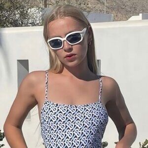 Meet your Posher, Carls